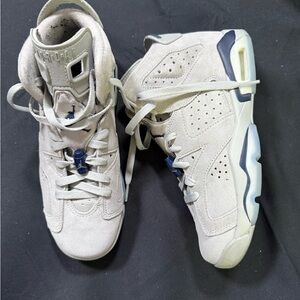 Jordan Sneakers - Light Gray and Navy